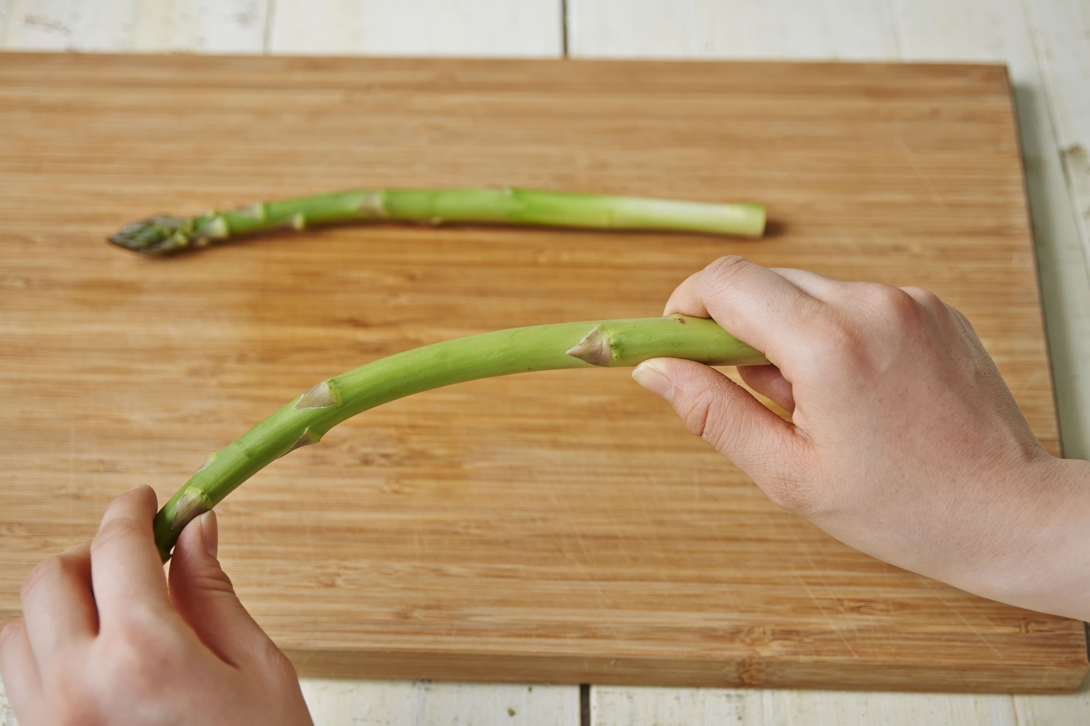 レモンバター炒め エビ アスパラ アウトドアレシピ コールマン公式