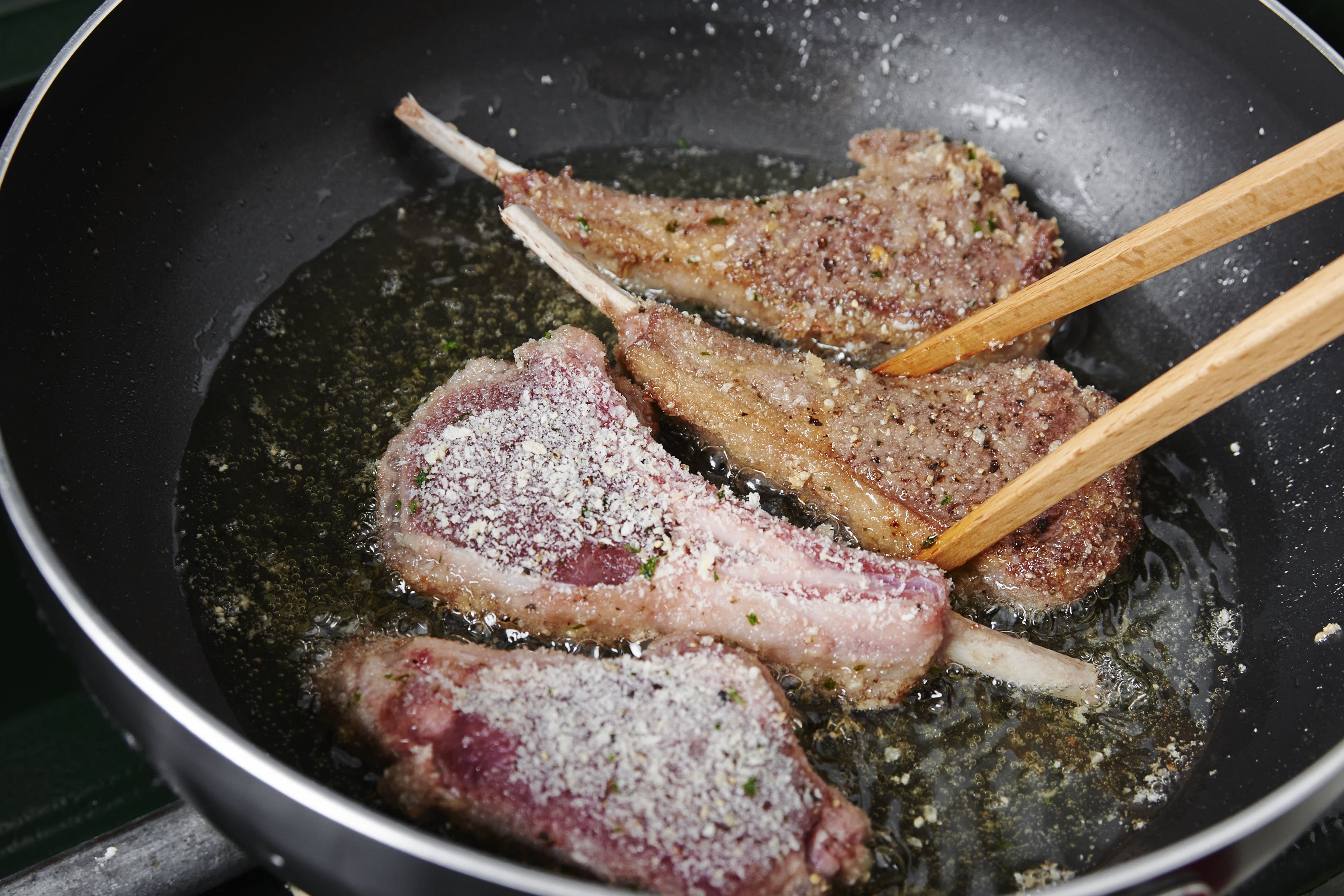 ラムチョップのパン粉焼き ミントソース