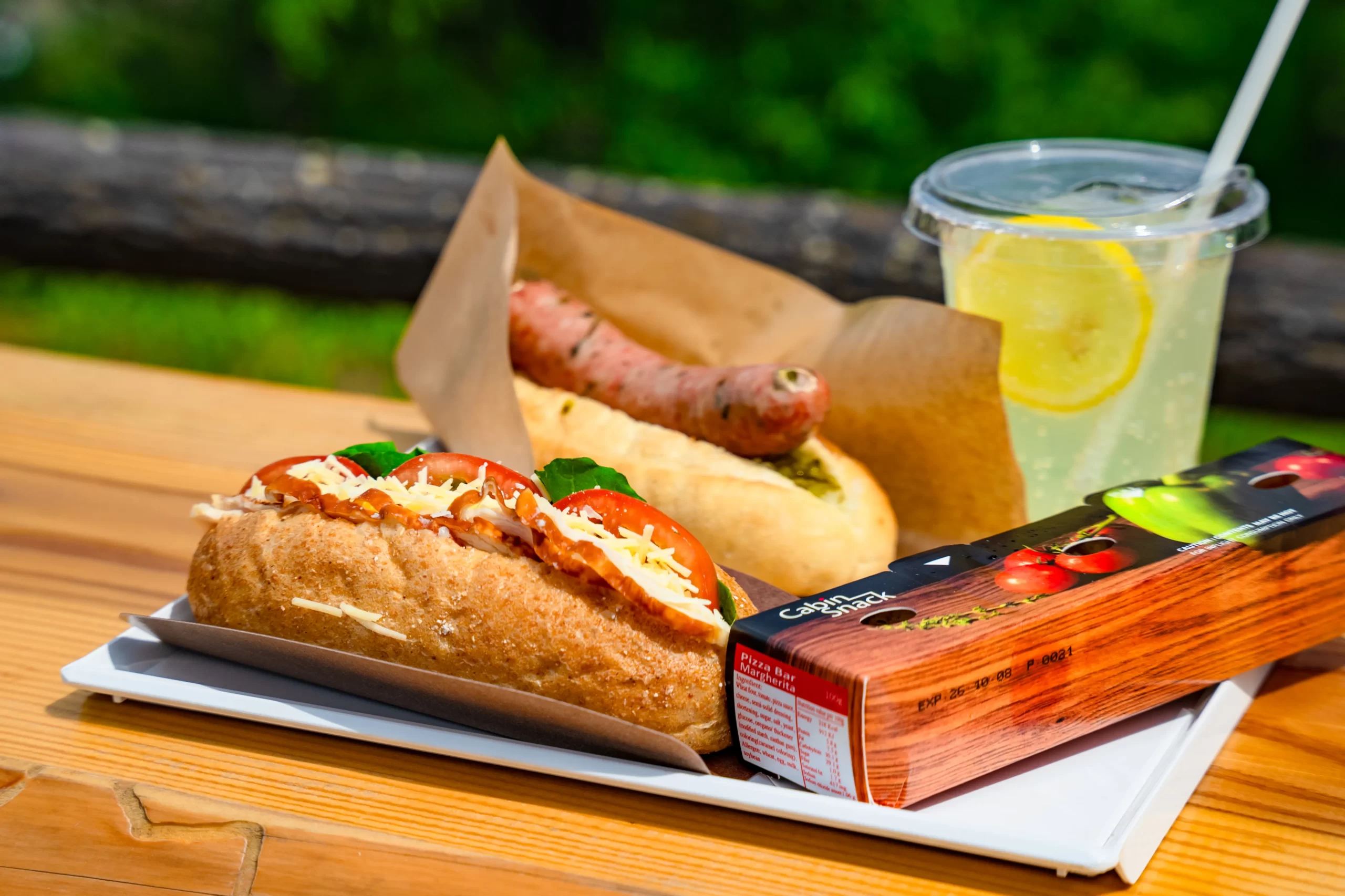ひこうきの丘公園で飛行機を眺めながらランチ