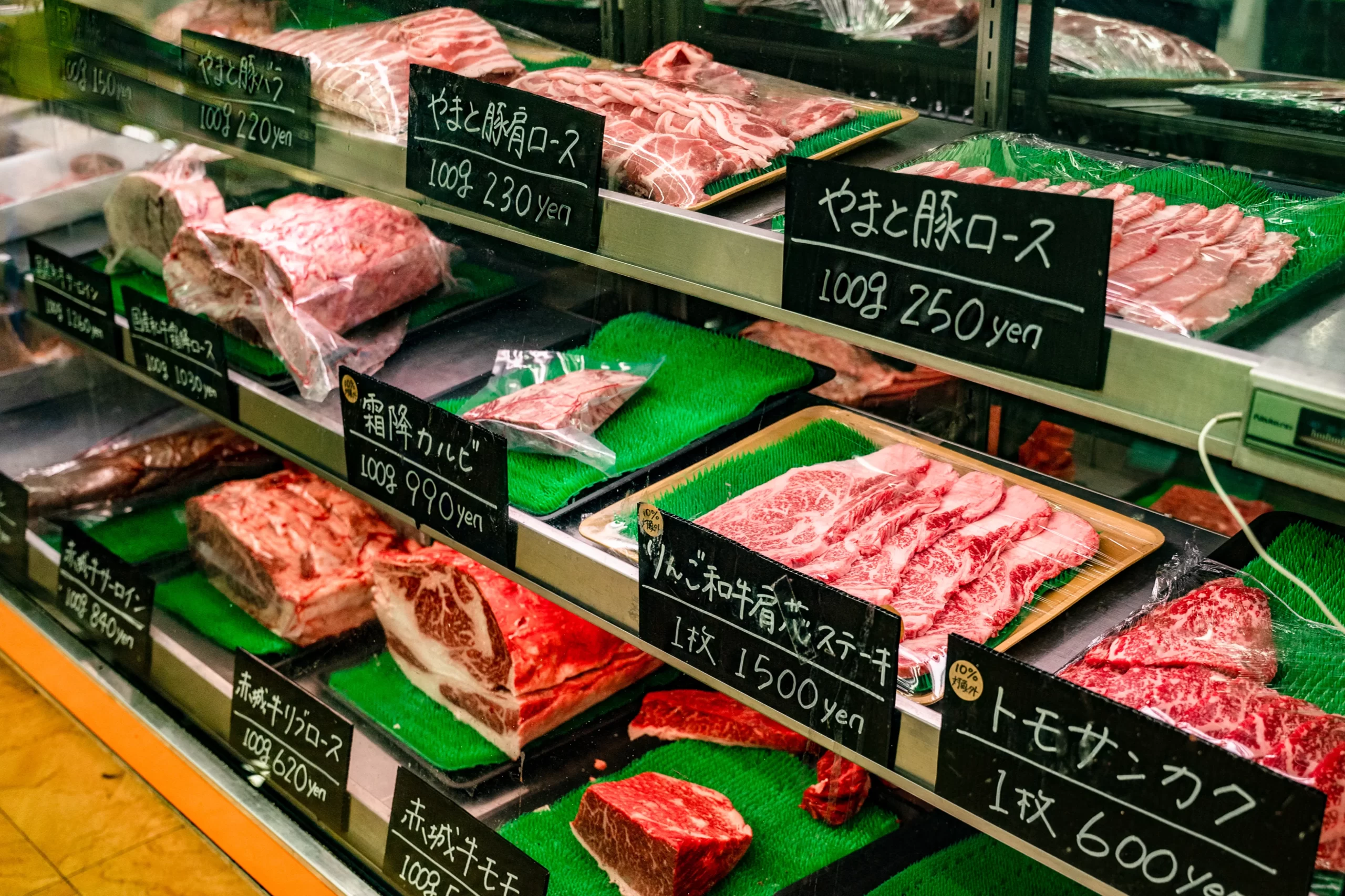 バーベキューの買い出しは地元の名物店へ「浅間ミート」で絶品のお肉をゲット