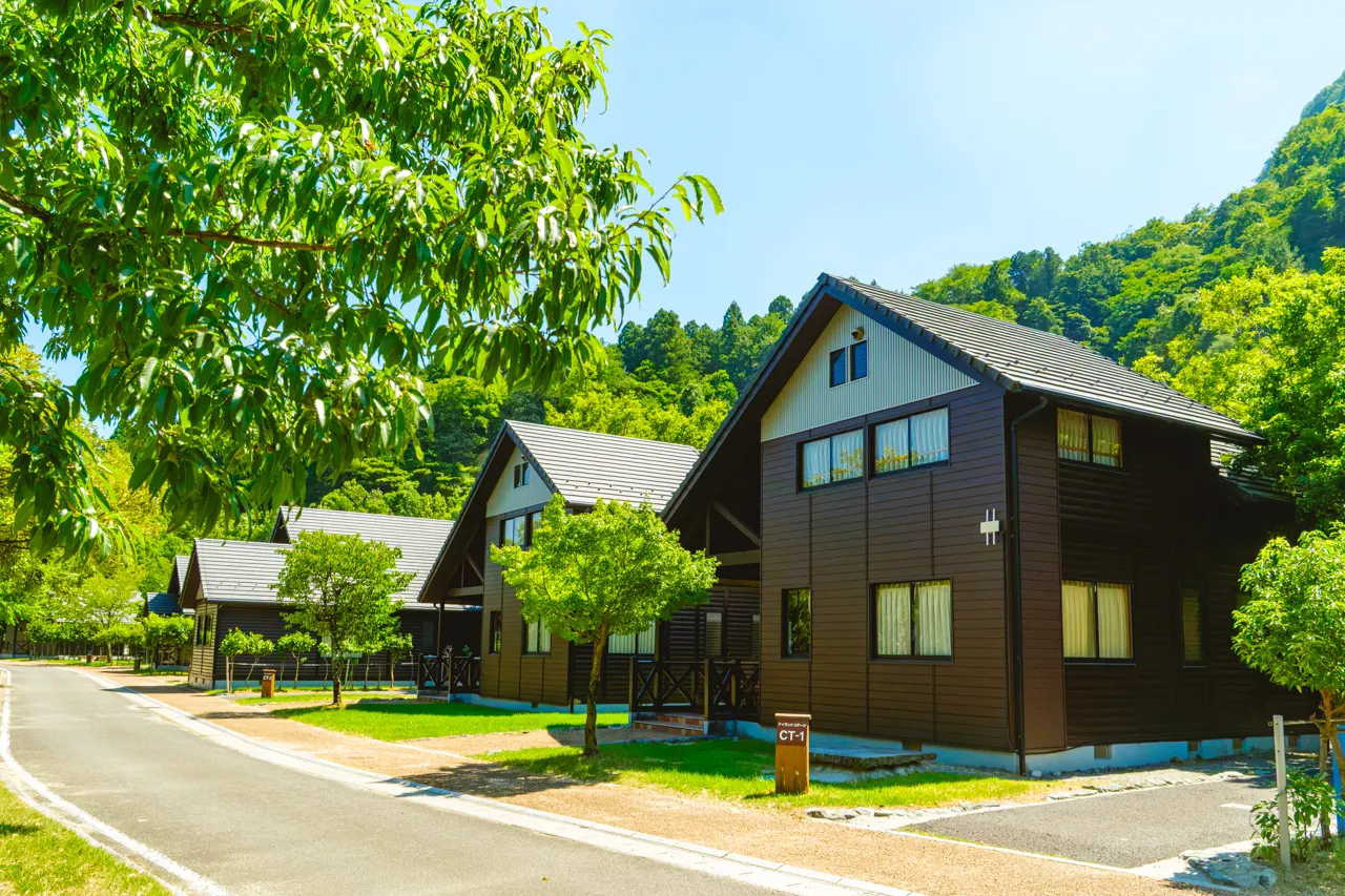 サイトやコテージなどキャンプ場ならではの景色を味わう